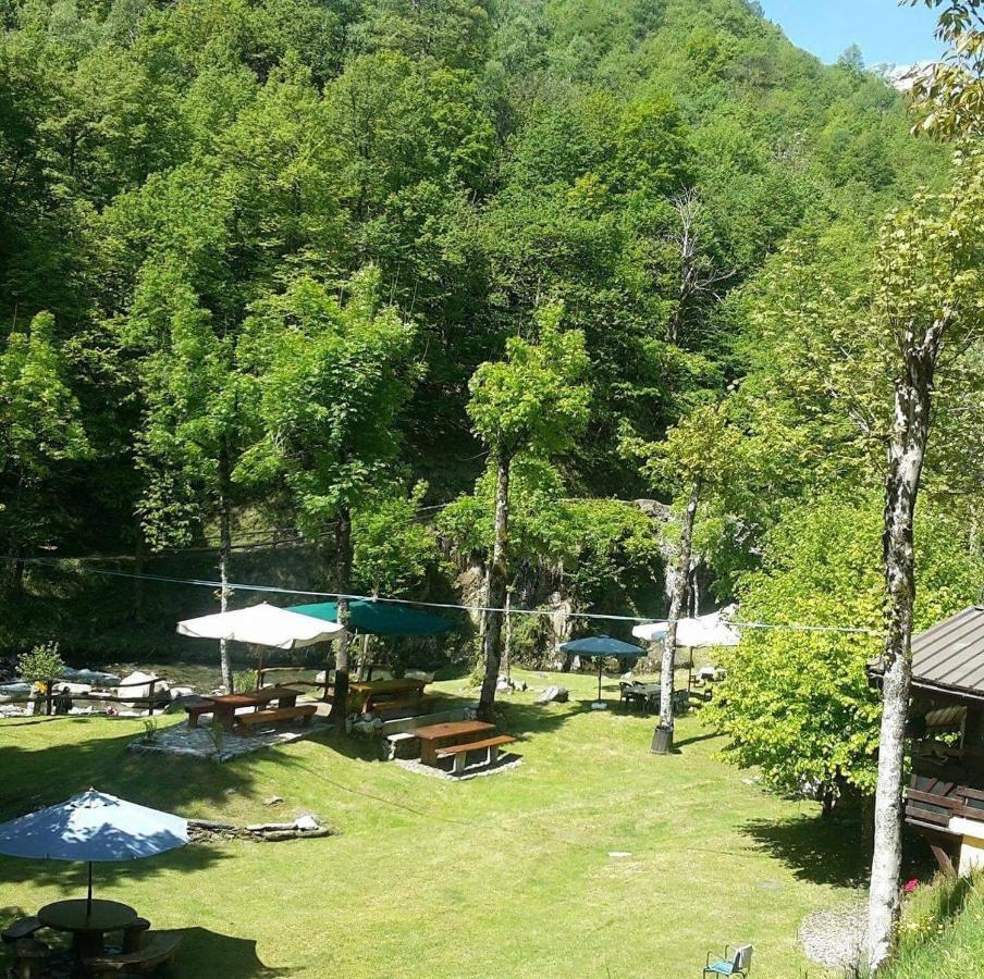 Chalet Con Piscina Garzeno ภายนอก รูปภาพ